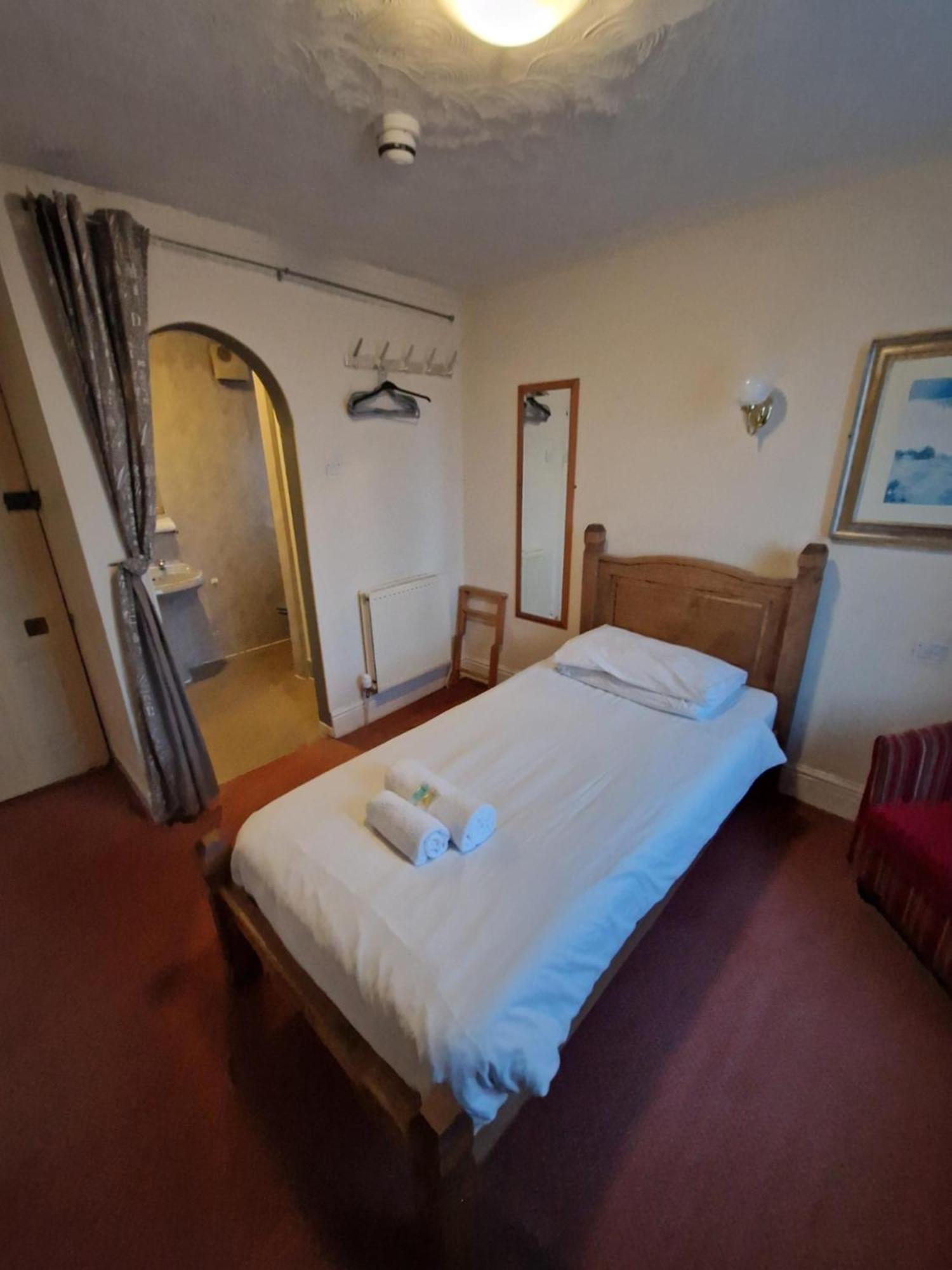 The Menai Hotel And Bar แบงเกอร์ ภายนอก รูปภาพ