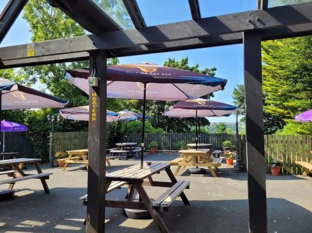 The Menai Hotel And Bar แบงเกอร์ ภายนอก รูปภาพ